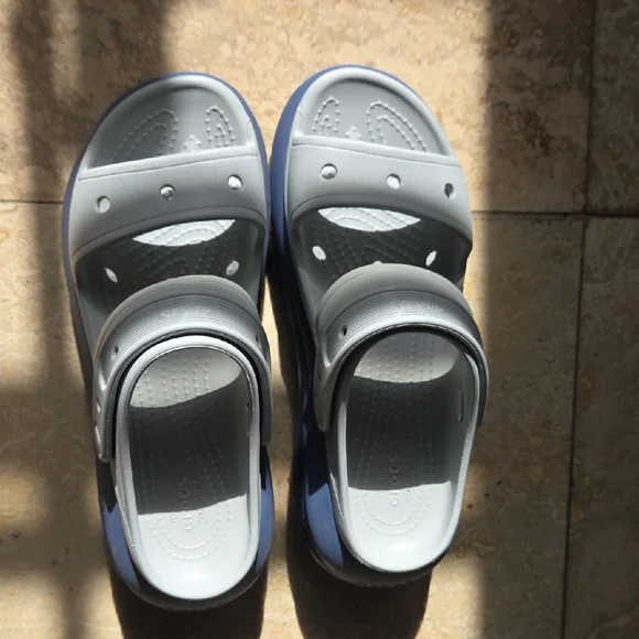 CROCS Platform Sandals - Picture 5 of 8